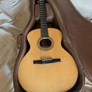 Taylor NS24E Nylon-String Grand Auditorium Acoustic-Electric Guitar